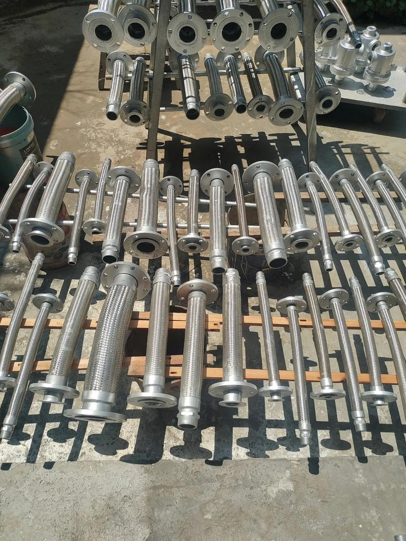 гибкий шланг с вращающимся соединением