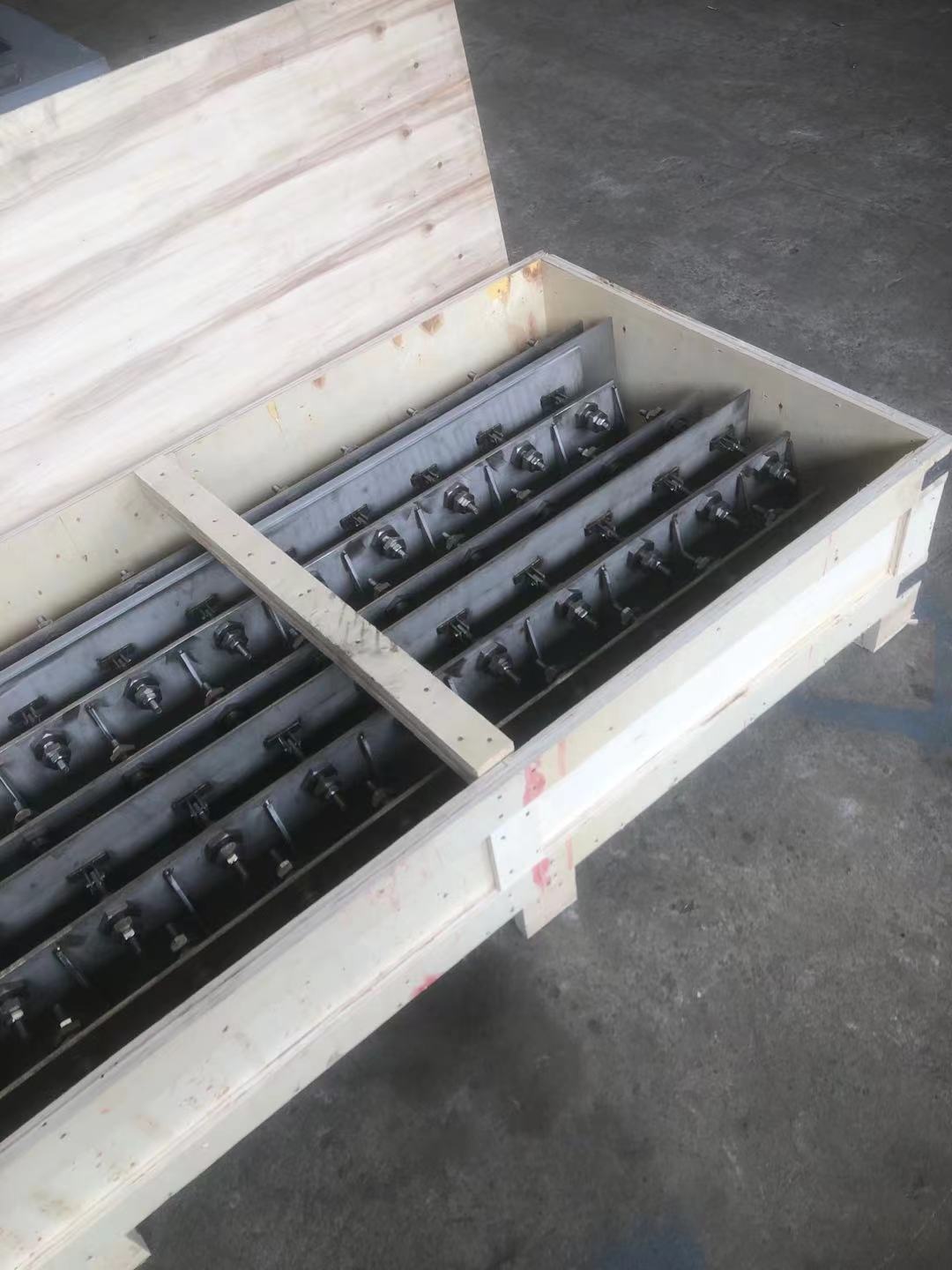 губа напорного ящика