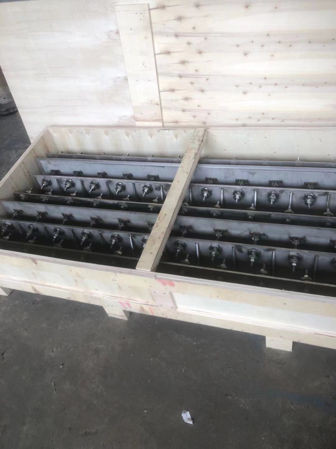 губа напорного ящика