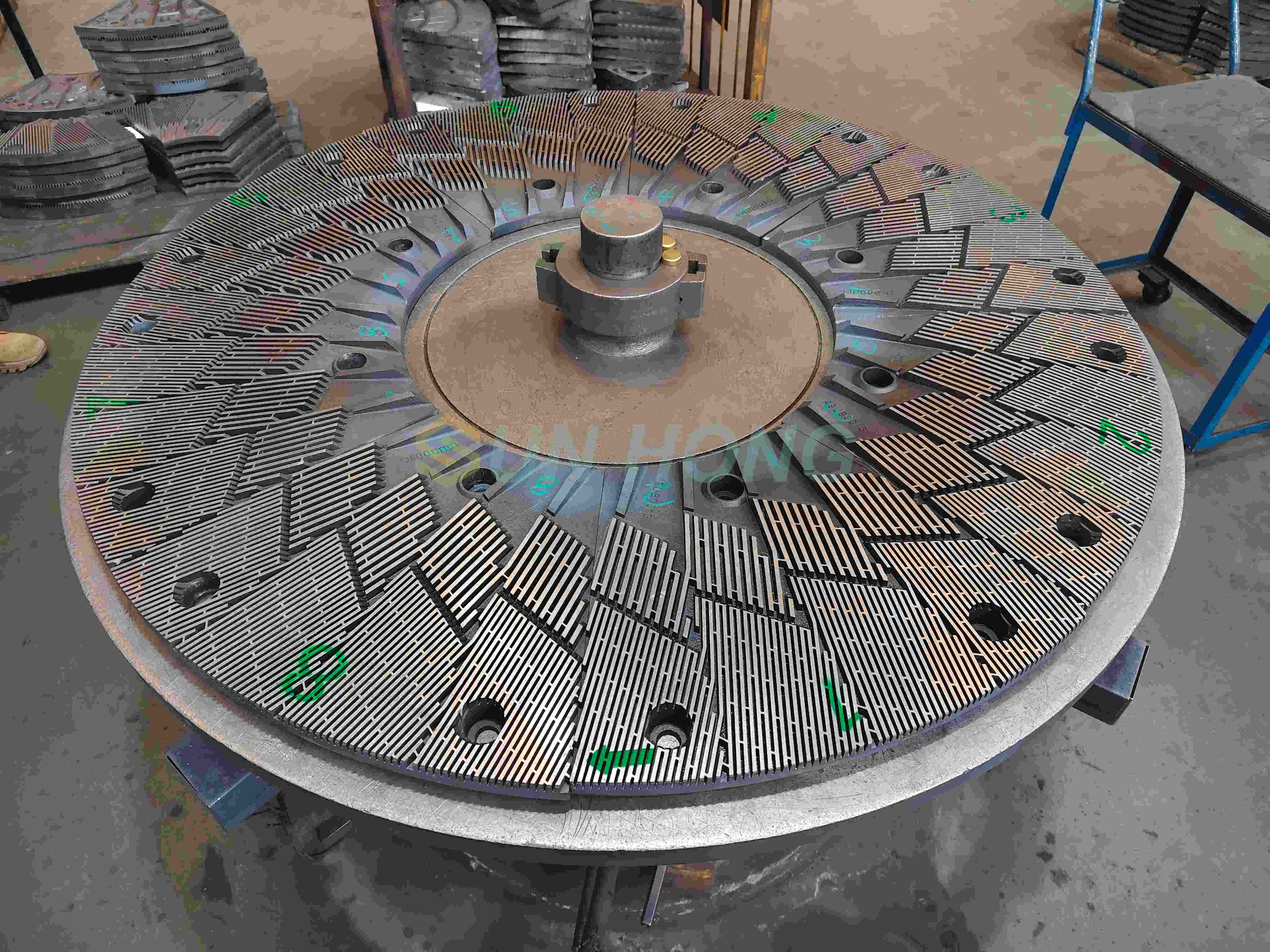 Пластина рафинера для производства бумаги и целлюлозы