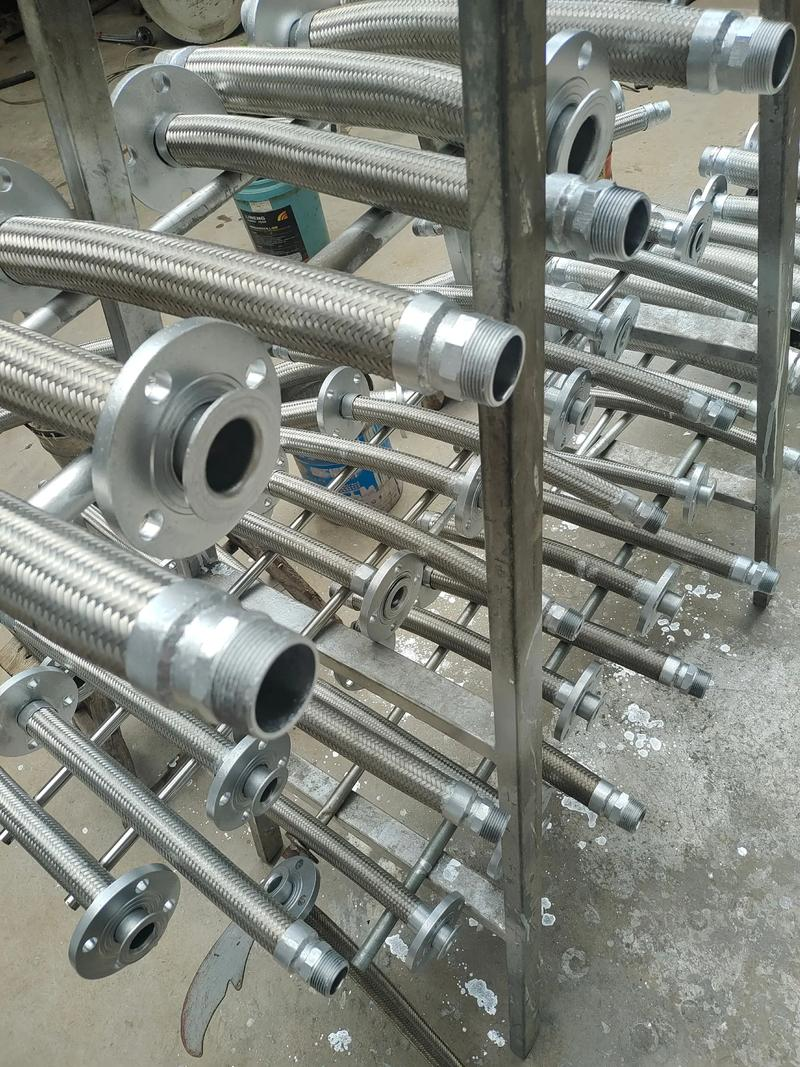 гибкий шланг с вращающимся соединением