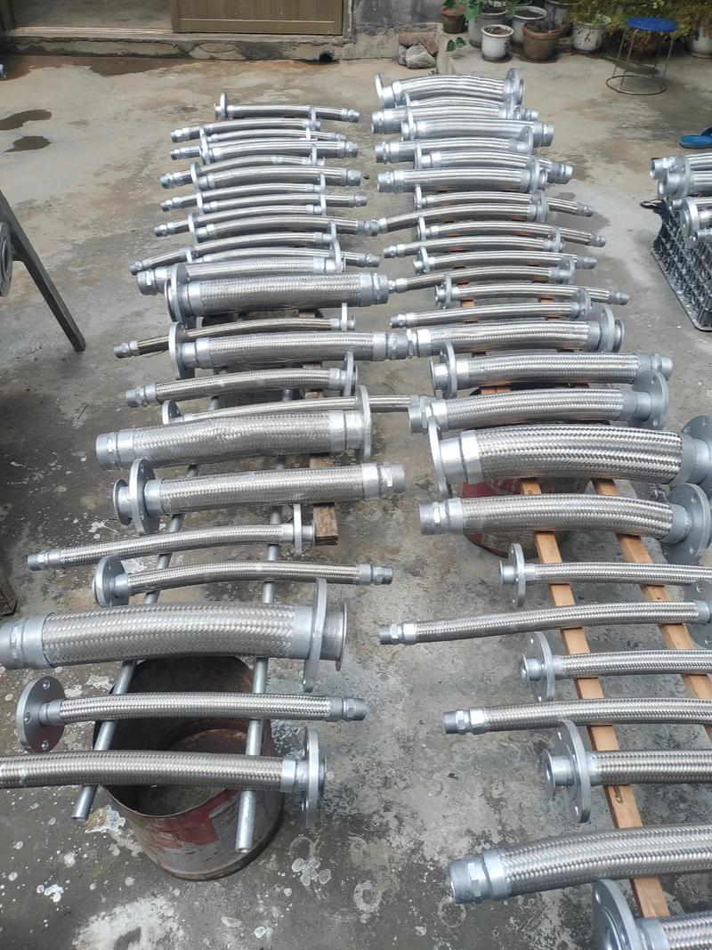 гибкий шланг с вращающимся соединением