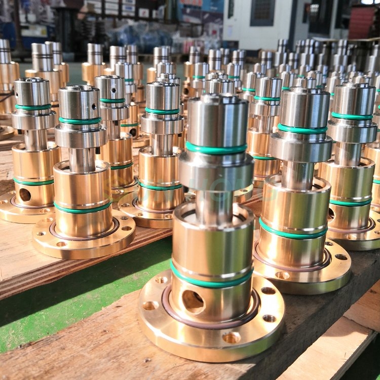 Роторное соединение для машины непрерывного литья заготовок